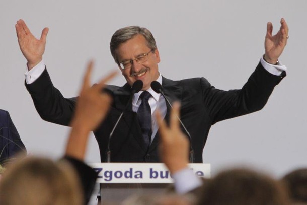 wieczór wyborczy komorowski ucieszony