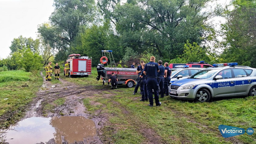 Dramat w Bednarach. Znaleziono ciało chłopca, który zniknął pod wodą w Bzurze