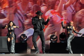 Slavni pevač OSTAVIO ŽENU I TROJE DECE da bi bio u vezi sa TRI ŽENE ISTOVREMENO: "Osam godina laži i obamane, osam godina sam ga NESVESNO DELILA..."