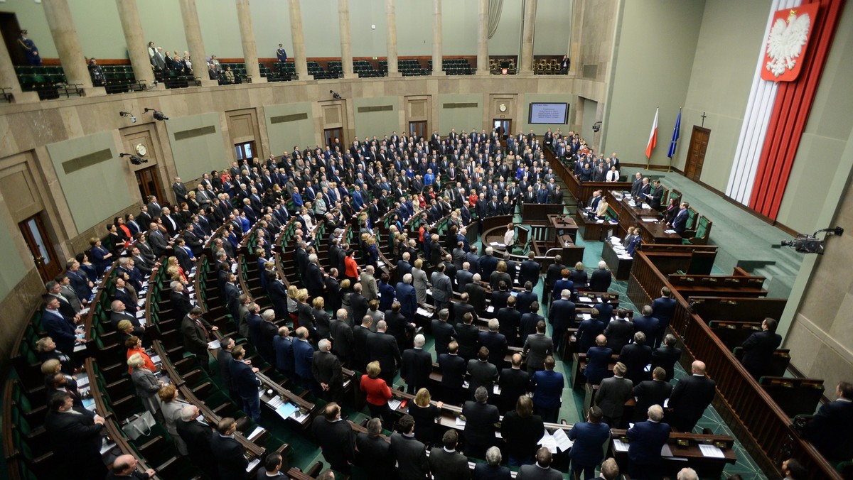 Decyzja posłów głosujących za przyjęciem ustawy ws. ratyfikacji konwencji o zapobieganiu przemocy jest sygnałem, że nie jest dla nich priorytetem dobro małżeństwa, rodziny i przyszłość demograficzna Polski - ocenił Episkopat Polski po dzisiejszym głosowaniu w Sejmie.