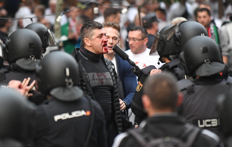 Kibice Legii znów narobili wstydu w Europie. Bili się z hiszpańską policją przed meczem z Realem