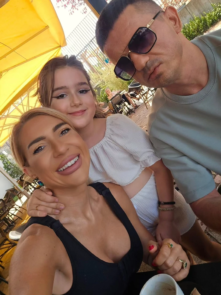 Jovana Jeremić sa ćerkom i Tigrom
