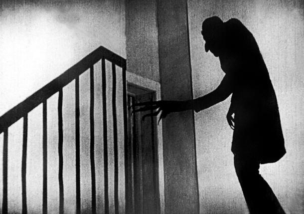 „Nosferatu – symfonia grozy, jeden z pierwszych horrorów w historii kina, nakręcony w 1922 r przez Friedricha Wilhelma Murnaua.