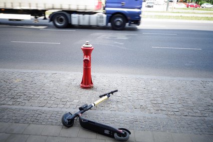 Hulajnogi elektryczne pojadą z maksymalną prędkością do 25 km/h