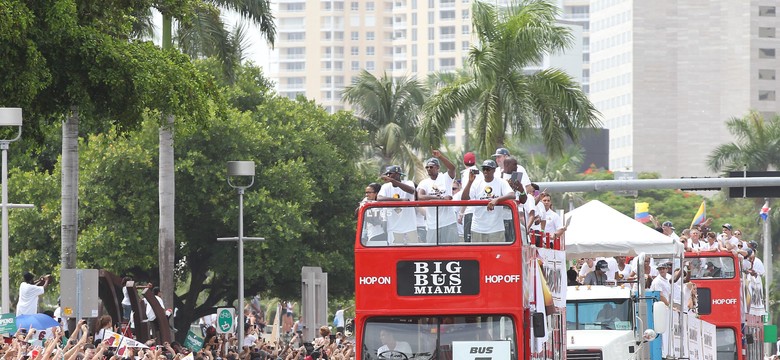 Parada koszykarzy Heat na ulicach Miami po wygraniu ligi NBA