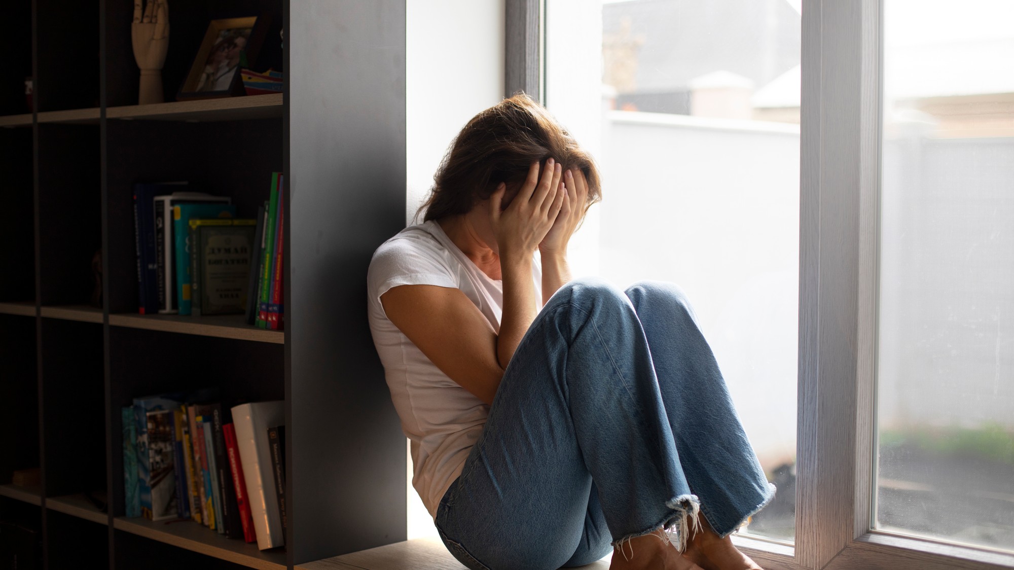 Neliečený nedostatok vitamínu B12 môže spôsobiť trvalé a vážne vedľajšie účinky na nervový systém a mozog.