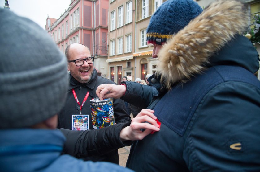 Zbierają pieniądze do puszki Adamowicza. Kwota ścina z nóg!