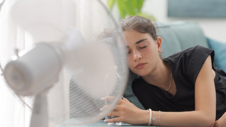 alvás ventilátor mellett