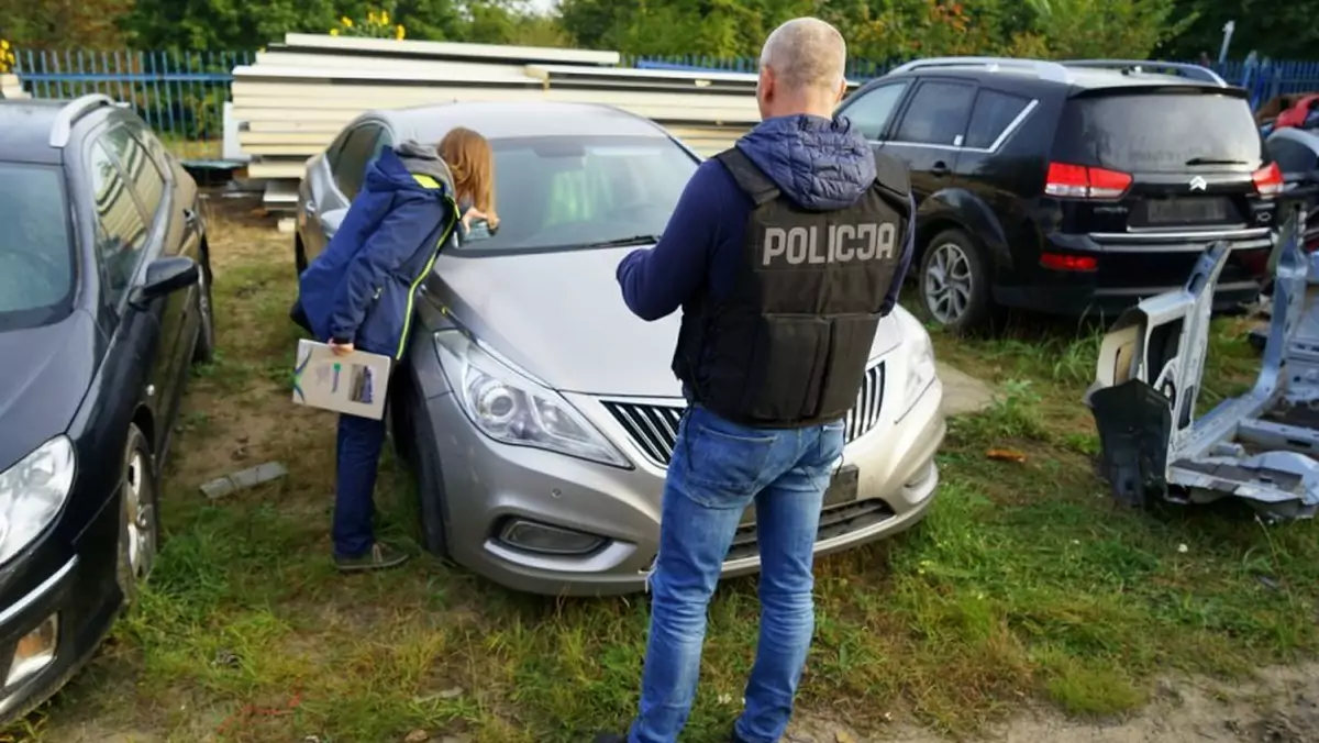 Areszt grupy wyłudzającej odszkodowania za pomocą leasingu aut