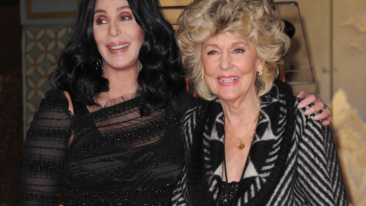 Georgia Holt, matka piosenkarki Cher, ujawniła w jednym z programów telewizyjnych, że o mało nie pozbyła się swej sławnej dziś córki.