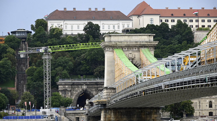 A felújítás alatt álló Lánchíd / Fotó: MTI/Szigetváry Zsolt