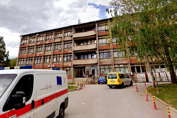 Prve složene ortopedske procedure urađene u KBC Kosovska Mitrovica: Ugrađene dve endoproteze kuka