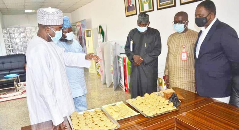 The NDLEA, FCT commander  with the NDLEA chairman, Retired Brig. Gen. Buba Marwa while accessing the drug cookies