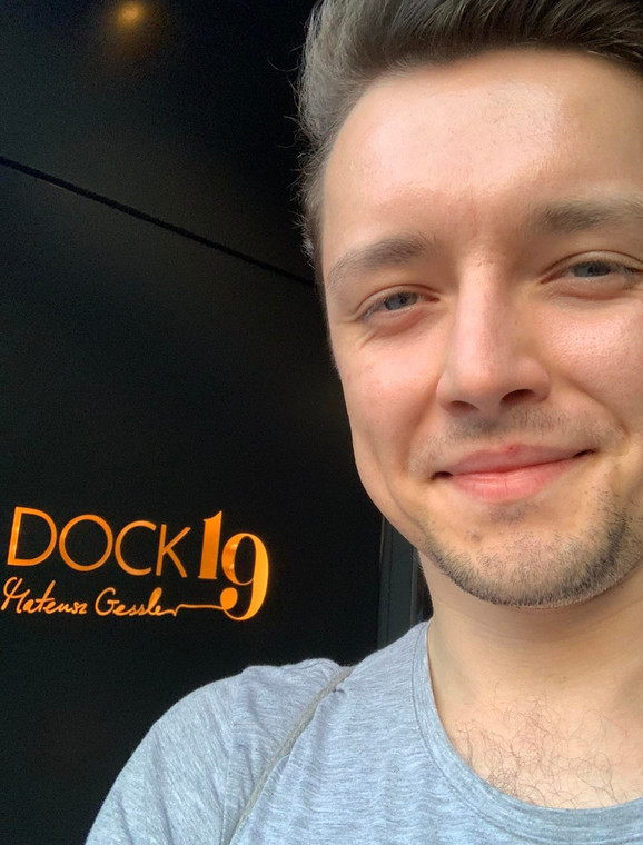 Wyszedłem z "Dock19" najedzony. I nie patrz na ten podwójny podbródek — to TYLKO złe ujęcie, tak, tak...