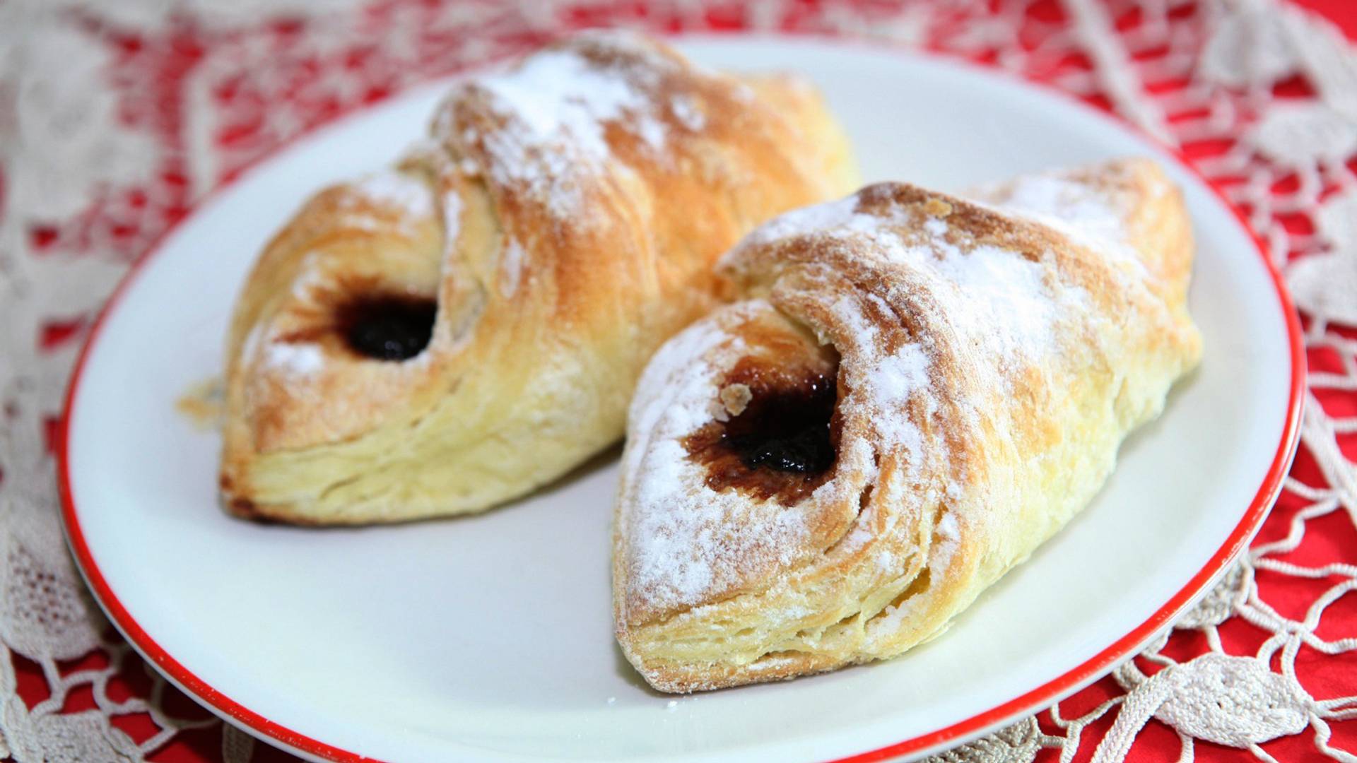 Recept za najbolje starinske kiflice sa džemom kako su pravile naše bake