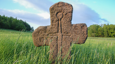 Kamienne pamiątki zbrodni i przebaczenia sprzed wieków