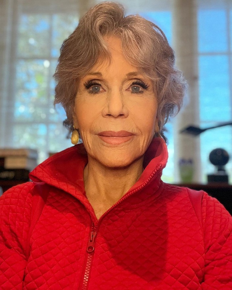 Jane Fonda ma już 86 lat. Sekret jej urody to nie tylko operacje
