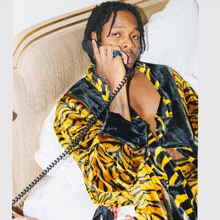 It is safe to say that Douglas Jack Agu popularly known as Runtown is the first celebrity who jumped on the bandwagon of celebrities who have decided to help Nigerians cushion the effects of the lockdown order issued because of the dreaded coronavirus. [Instagram/Runtown]