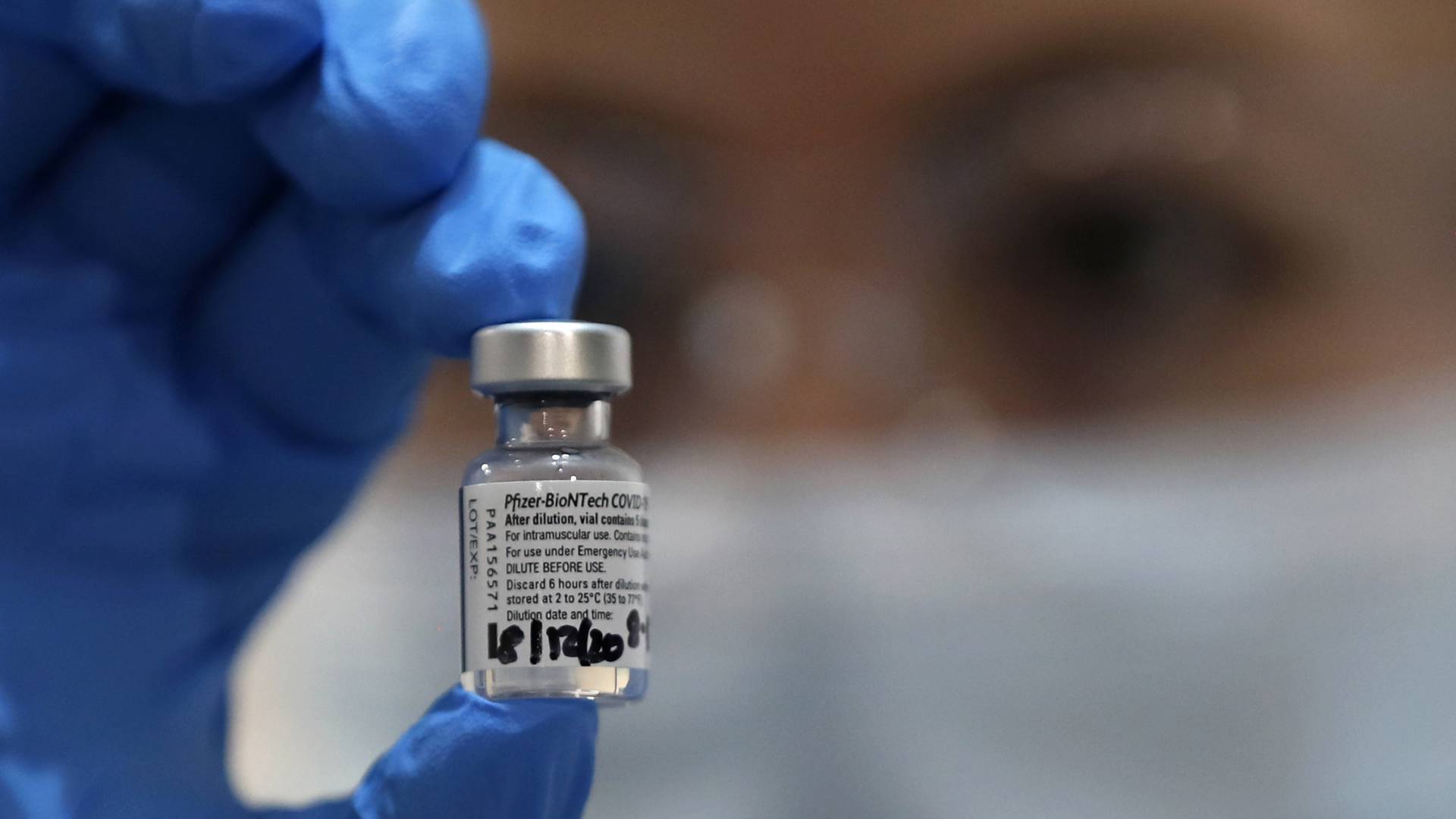12 influencerów stoi za 65 proc. fake newsów o szczepionkach przeciw COVID-19