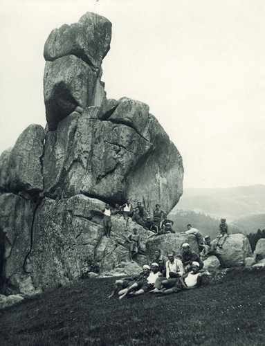 ostańce piaskowcowe / Przedwojenne Bieszczady, Gorgany i Czarnyhora. Najpiękniejsze fotografie