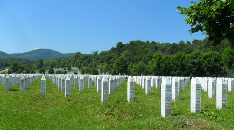 Cmentarz ofiar ludobójstwa Srebrenica-Potočari