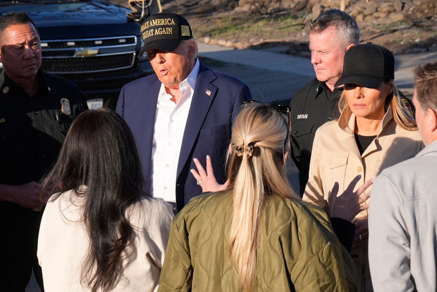 Donald i Melanija Tramp razgovaraju sa žrtvama požara u Los Anđelesu