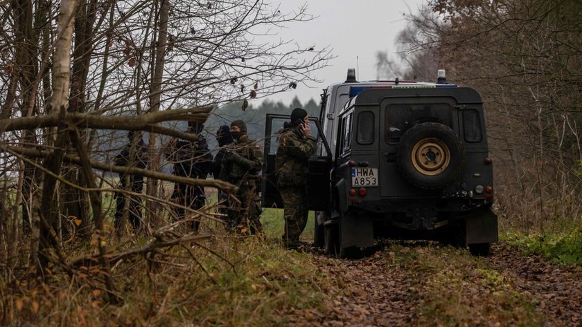 Makabryczne odkrycie pod Hajnówką. W lesie znaleziono ciało mężczyzny. Trwają poszukiwania zaginionej dziewczynki