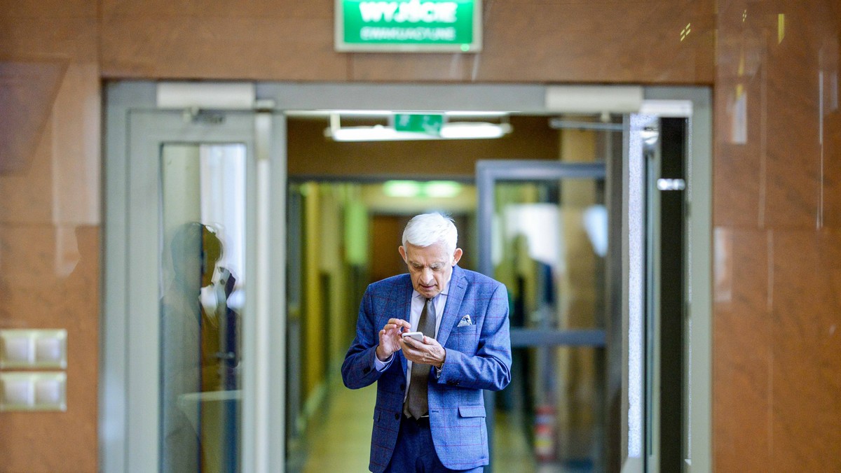 Europoseł PO Jerzy Buzek został wybrany na sprawozdawcę komisji przemysłu PE w sprawie Funduszu Sprawiedliwej Transformacji. Fundusz będzie częścią mechanizmu, mającego wspierać regiony najbardziej narażone na negatywne skutki przechodzenia do gospodarki neutralnej klimatycznie.