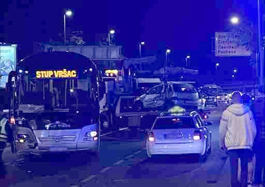Sudar automobila i autobusa kod Pančevačkog mosta