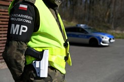 Nieznany obiekt w lesie koło Bydgoszczy. 'Ma rosyjskie napisy'