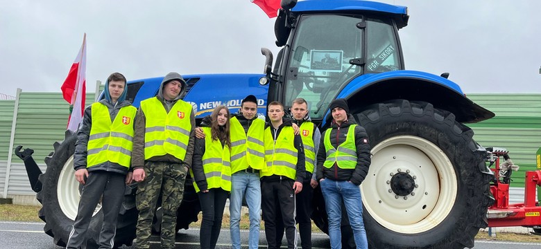 Młodzi rolnicy tęsknią za Andrzejem Lepperem. "Dzisiaj by nas zamknęli za takie protesty"