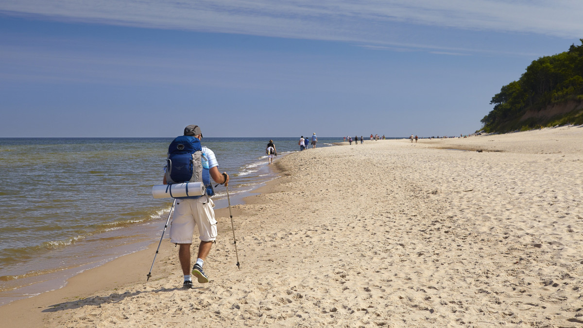 Rewal to piękne, piaszczyste plaże, możliwość aktywnego wypoczynku, a także niezwykłe zabytki, jak ruiny kościoła w pobliskim Trzęsaczu.