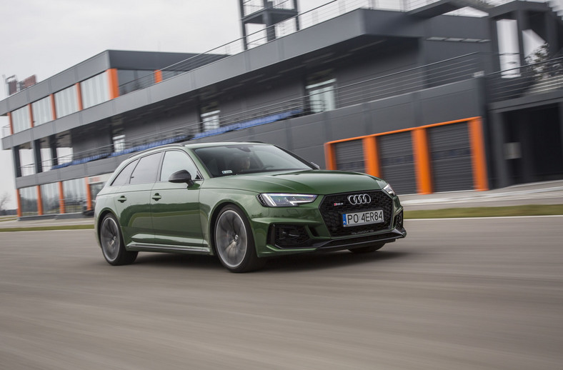 Audi RS4 Avant - kombi z ogniem w ...