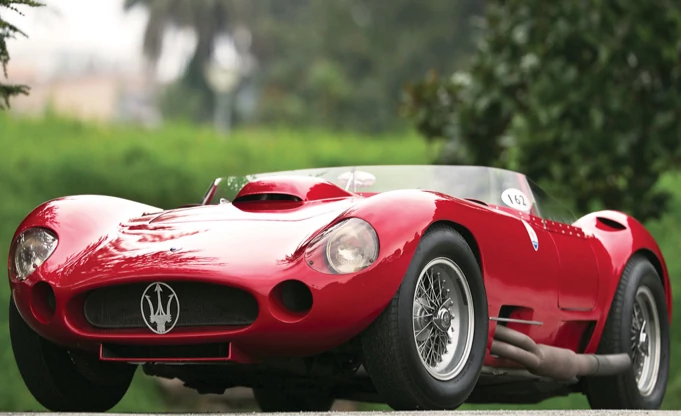 Za 3,5 miliona euro (prawie 15 mln. zł) kolekcjoner kupił Maserati 450 S - prototyp z 1956 roku.