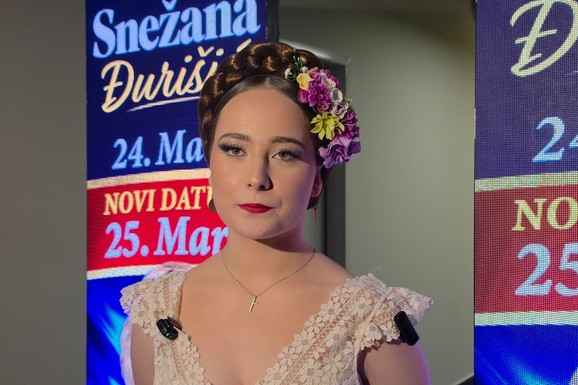 "PRIJAVILA BIH SE NA ZVEZDE GRANDA" Unuka Snežane Đurišić na koncertu bake u Beogradu: Lana Gvozdenović otkrila KOJU ŠKOLU POHAĐA (VIDEO)