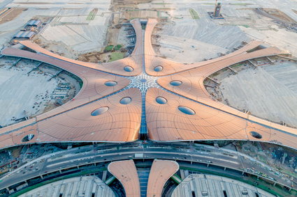 Chińskie megalotnisko zostanie otwarte w 2019 roku. Ma być największym portem lotniczym świata