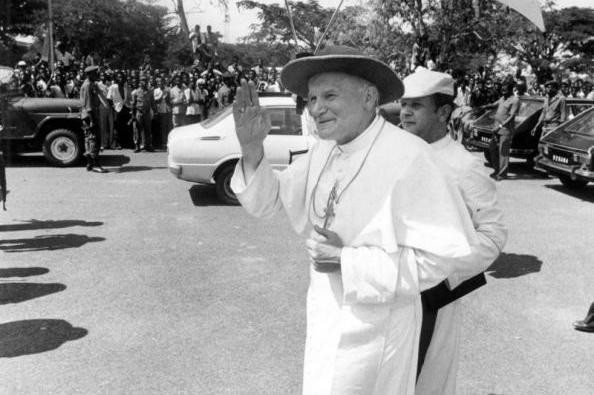 Pogrzeb Jana Pawła II, drugiego pod względem długości panowania papieża w historii, odbył się sześć dni po jego śmierci, w piątek 8 kwietnia 2005.
<br>
Ta uroczystość była prawdopodobnie największym zgromadzeniem chrześcijan i koronowanych głów w historii świata. Wzięło w niej udział czterech królów, pięć królowych, 70 premierów i prezydentów oraz 14 przywódców religijnych. Do Rzymu przybyły ponad 4 miliony ludzi, w wielu państwach odbyły się miejscowe uroczystości żałobne.