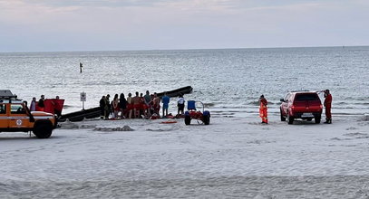 Tragedia w Łebie. Para turystów weszła do Bałtyku. Nie byli w stanie wyjść z wody. Nie żyje 39-latek