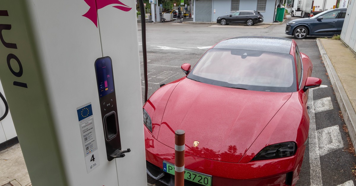 4 mln samochodów elektrycznych w Polsce w 2040 r.? Analizujemy strategię dla transportu w KPEiK