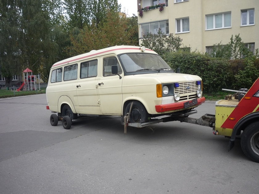 Strażnicy posprzątali stare samochody