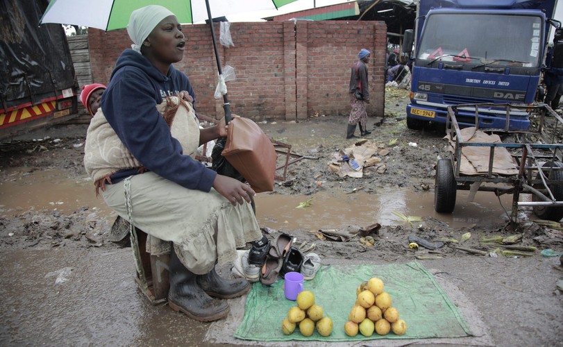DUR BRZUSZNY CORAZ TRUDNIEJSZY DO OPANOWANIA W ZIMBABWE
