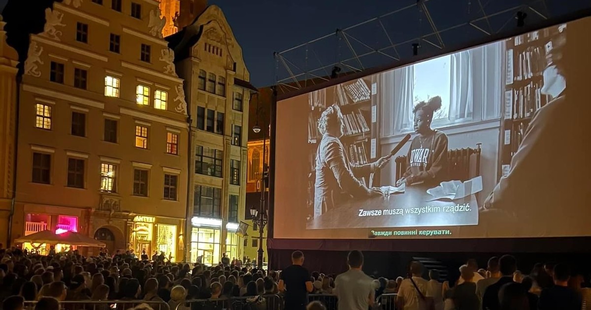 Pan Tadeusz na wrocławskim Rynku. Jubileuszowy pokaz filmu Andrzeja Wajdy
