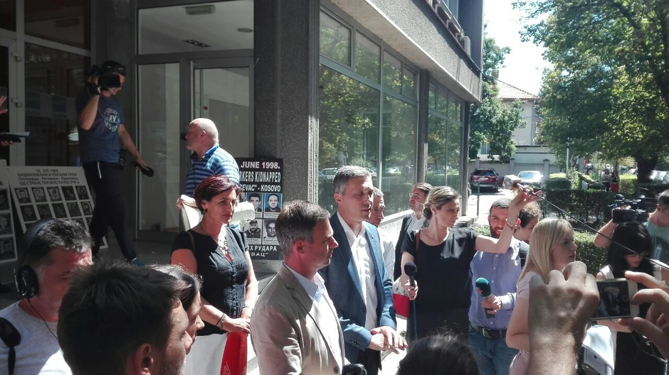 Obraćanje medijima po napuštanju sastanka: Obradović i Aleksić 