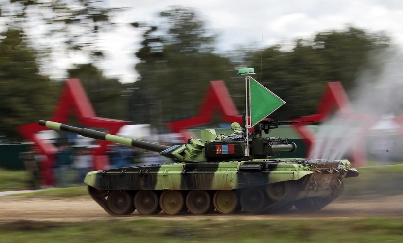 <br><br> Na zdjęciu: Czołg zespołu z Mongolii rywalizuje podczas Mistrzostw Świata w Biathlonie czołgowym