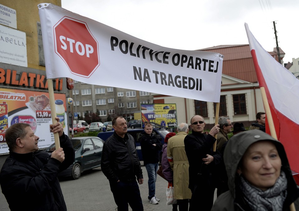 DĘBICA MEMORIAŁ SMOLEŃSKI ODSŁONIĘCIE PROTEST (protest)