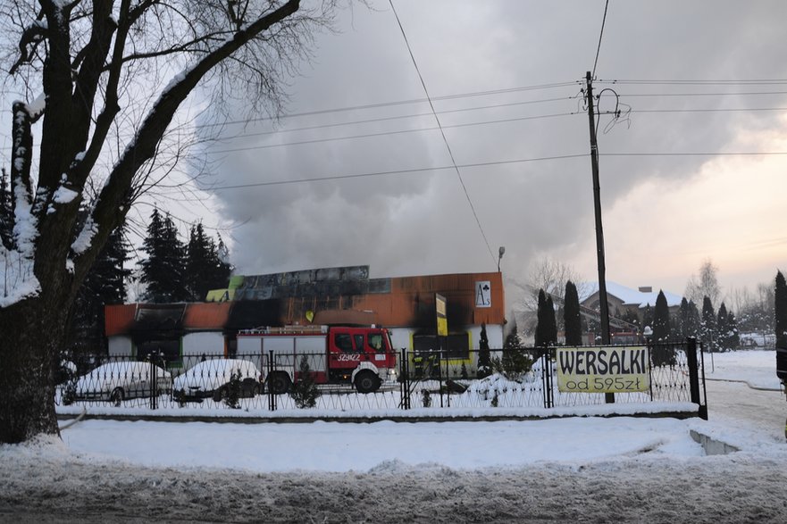 Pożarowi towarzyszy duże zadymienie