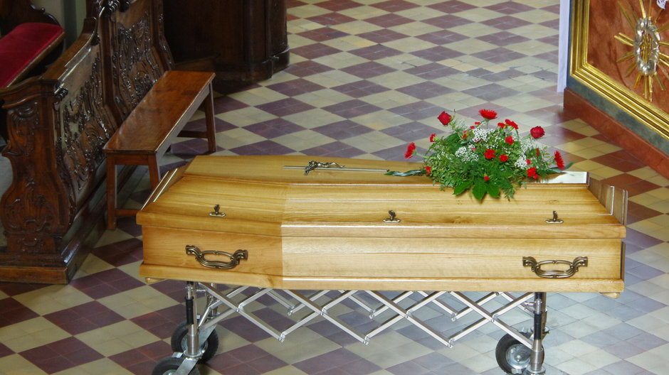 Rząd planuje zwiększyć zasiłek pogrzebowy do 5 tys. zł 