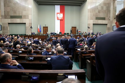 Opóźnienia w PKW. Partiom grozi utrata milionów? Taka sytuacja zdarza się po raz pierwszy