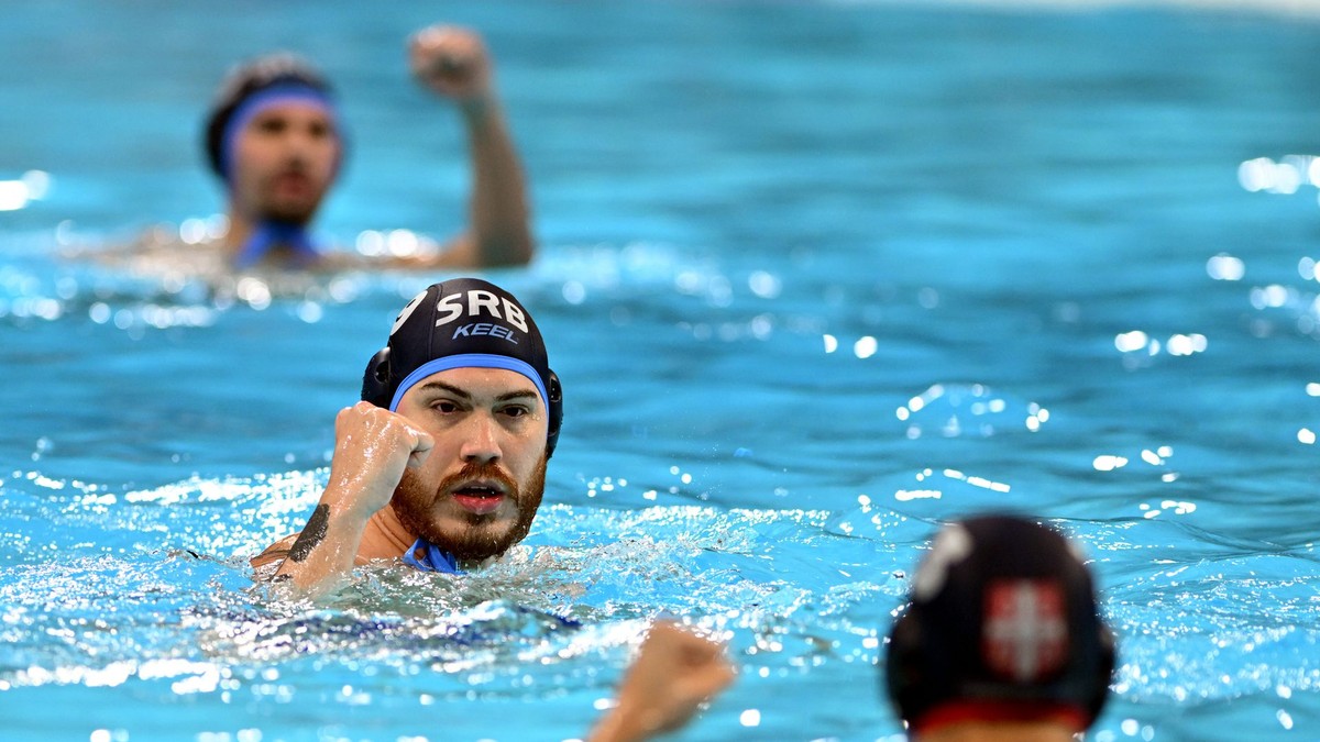 PORUKA ŽENE NEMANJE VICA NASMEJALA SVE U ARENI Na finalu Evropskog prvenstva u vaterpolu Jelena otkrila šta je njen san (Foto) Kép