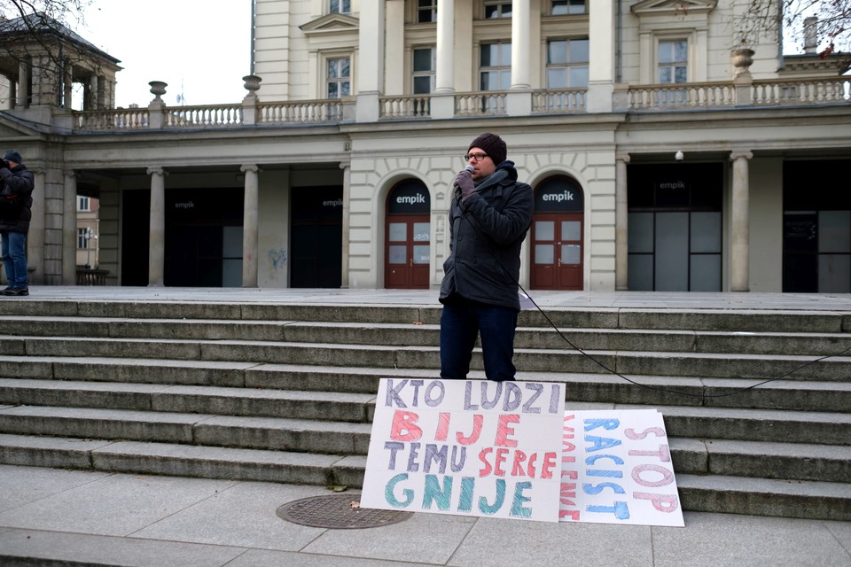 POZNAŃ MANIFESTACJA STOP PRZEMOCY NA TLE RASOWYM (uczestnicy manifestacji)